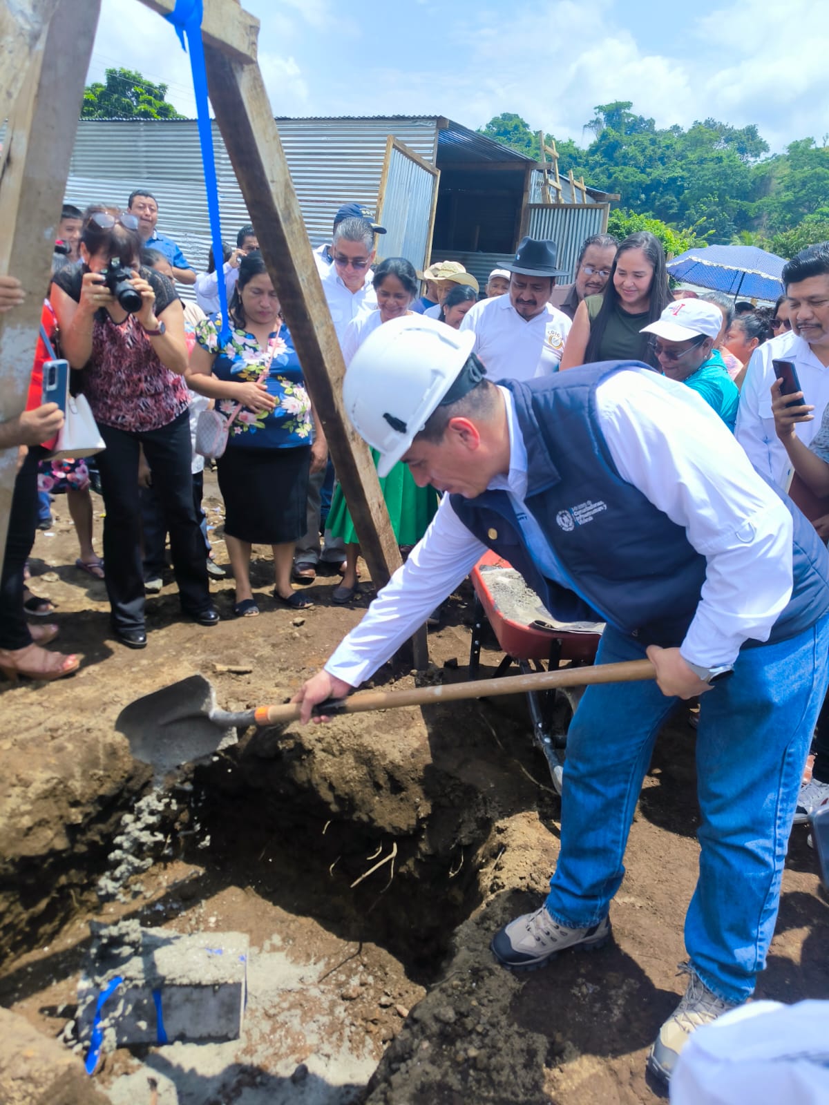 25082025_-_Colocan_primera_piedra_del_proyecto_de_construcción_del_Instituto_Básico_y_Diversificado_en_El_Naranjo_Santa_Lucía_Cotzumalguapa20.jpeg